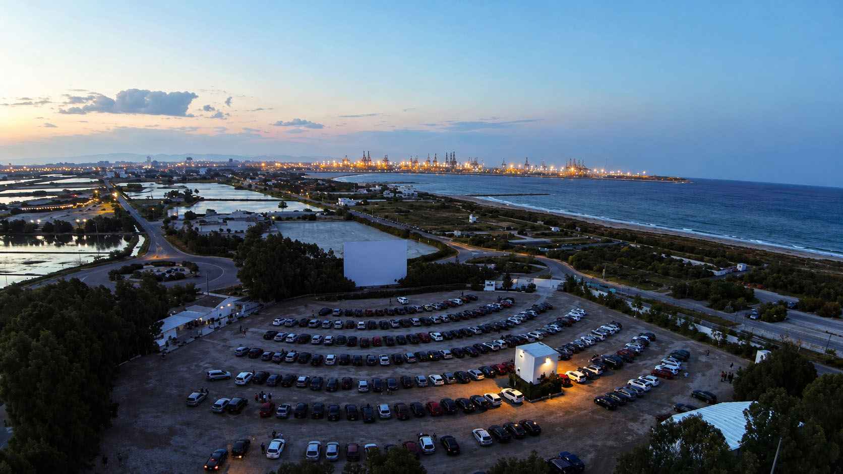 Vista aérea del Autocine STAR al atardecer